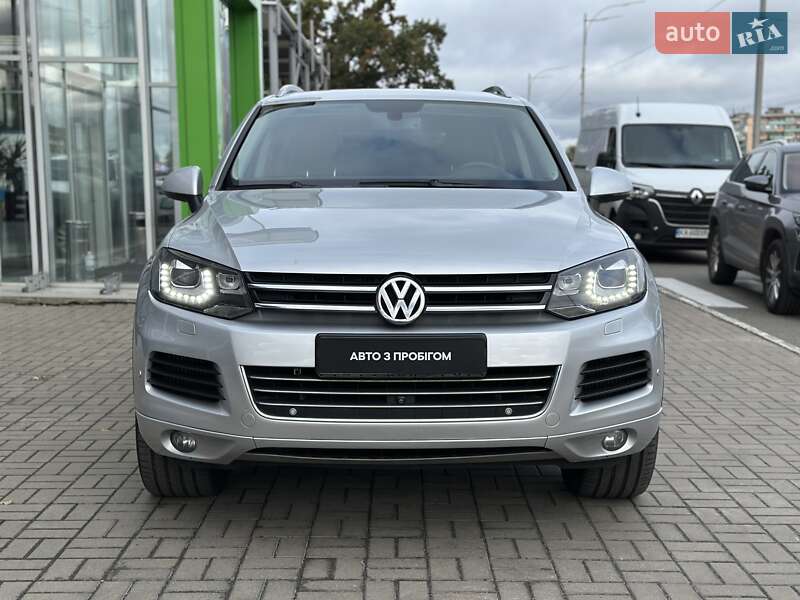 Позашляховик / Кросовер Volkswagen Touareg 2010 в Києві