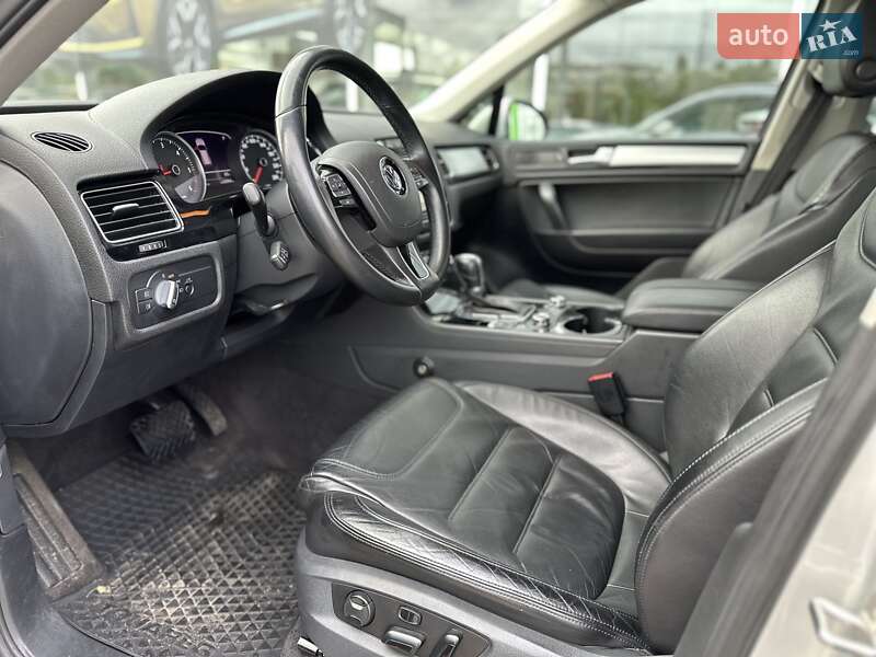 Позашляховик / Кросовер Volkswagen Touareg 2010 в Києві