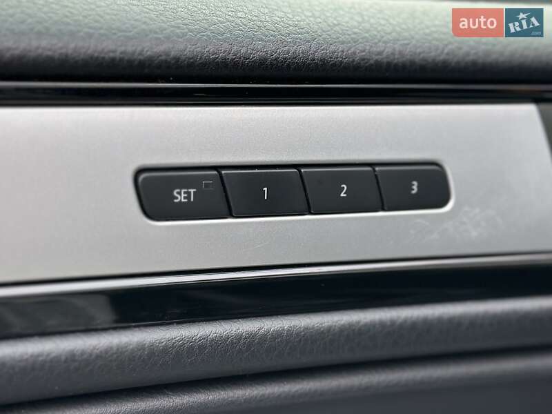 Позашляховик / Кросовер Volkswagen Touareg 2010 в Києві