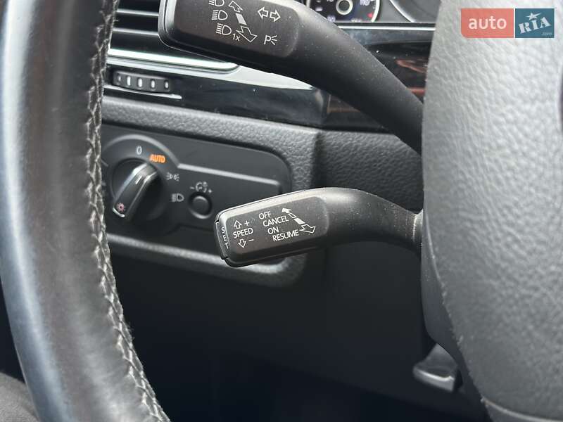 Позашляховик / Кросовер Volkswagen Touareg 2010 в Києві