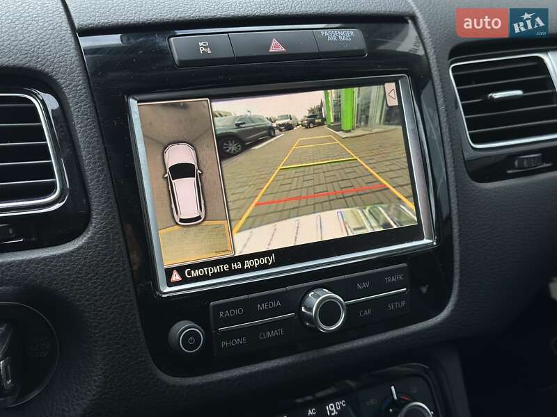 Позашляховик / Кросовер Volkswagen Touareg 2010 в Києві