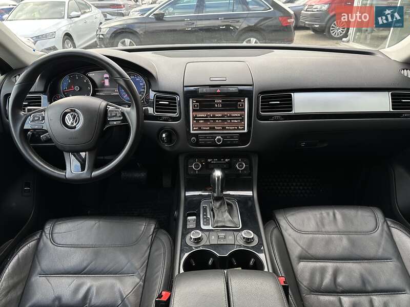 Позашляховик / Кросовер Volkswagen Touareg 2010 в Києві