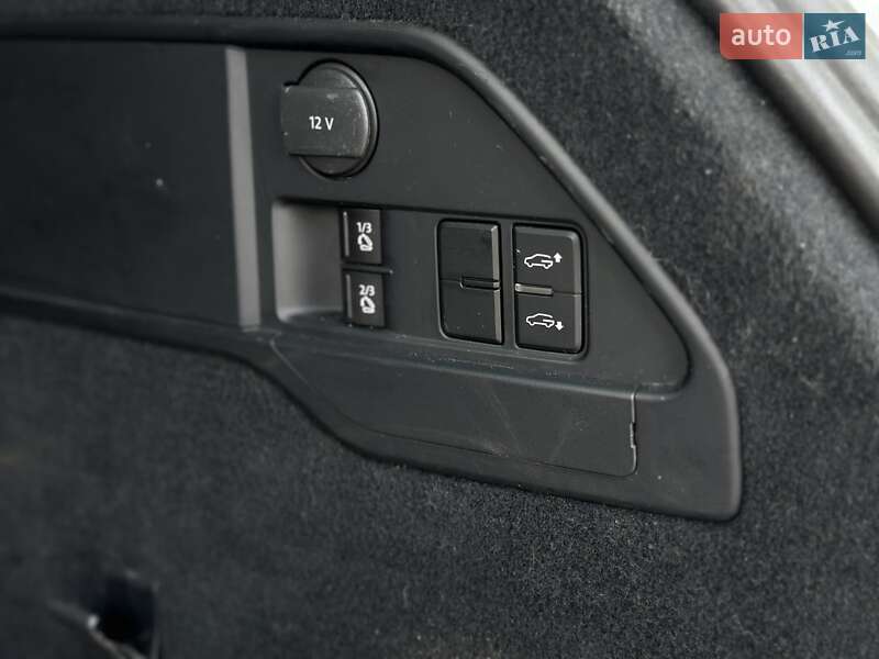 Позашляховик / Кросовер Volkswagen Touareg 2010 в Києві