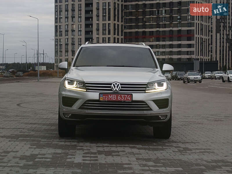 Внедорожник / Кроссовер Volkswagen Touareg 2015 в Киеве