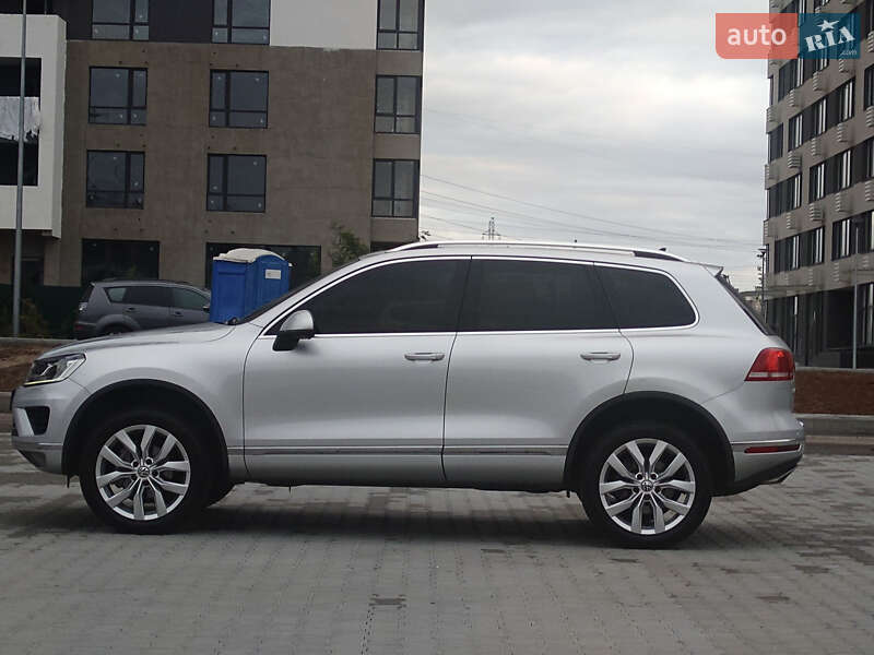 Внедорожник / Кроссовер Volkswagen Touareg 2015 в Киеве