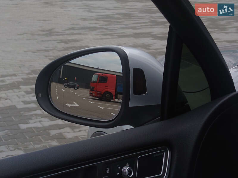 Внедорожник / Кроссовер Volkswagen Touareg 2015 в Киеве