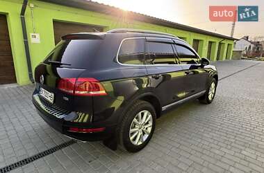 Внедорожник / Кроссовер Volkswagen Touareg 2011 в 