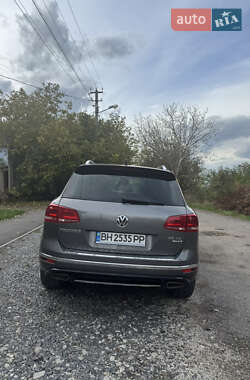 Внедорожник / Кроссовер Volkswagen Touareg 2015 в 