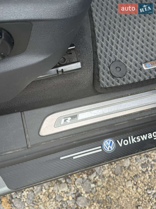 Внедорожник / Кроссовер Volkswagen Touareg 2015 в Баштанке