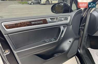 Внедорожник / Кроссовер Volkswagen Touareg 2011 в 