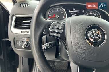 Внедорожник / Кроссовер Volkswagen Touareg 2011 в 