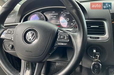 Внедорожник / Кроссовер Volkswagen Touareg 2011 в 