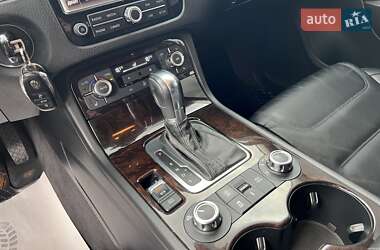 Внедорожник / Кроссовер Volkswagen Touareg 2011 в 
