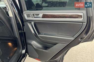 Внедорожник / Кроссовер Volkswagen Touareg 2011 в 