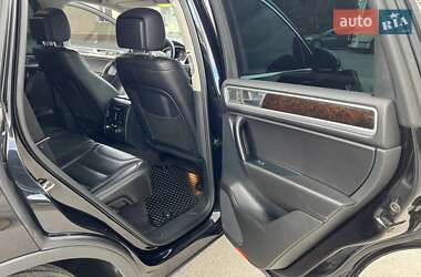 Внедорожник / Кроссовер Volkswagen Touareg 2011 в 