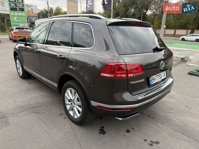 Позашляховик / Кросовер Volkswagen Touareg 2017 в Одесі