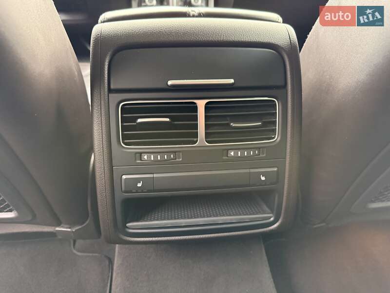 Позашляховик / Кросовер Volkswagen Touareg 2017 в Одесі