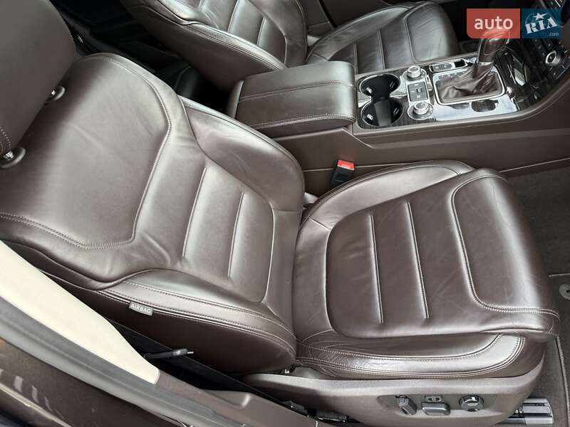 Позашляховик / Кросовер Volkswagen Touareg 2017 в Одесі