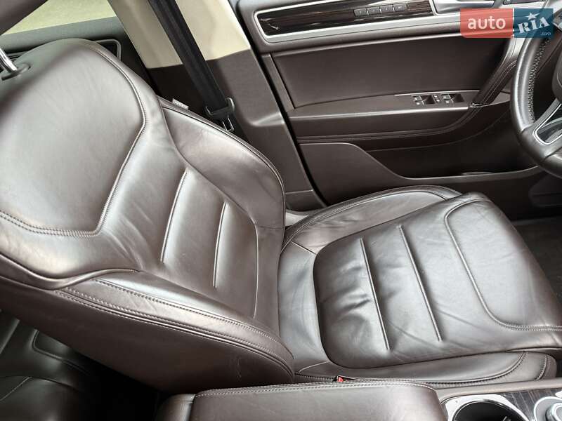 Позашляховик / Кросовер Volkswagen Touareg 2017 в Одесі