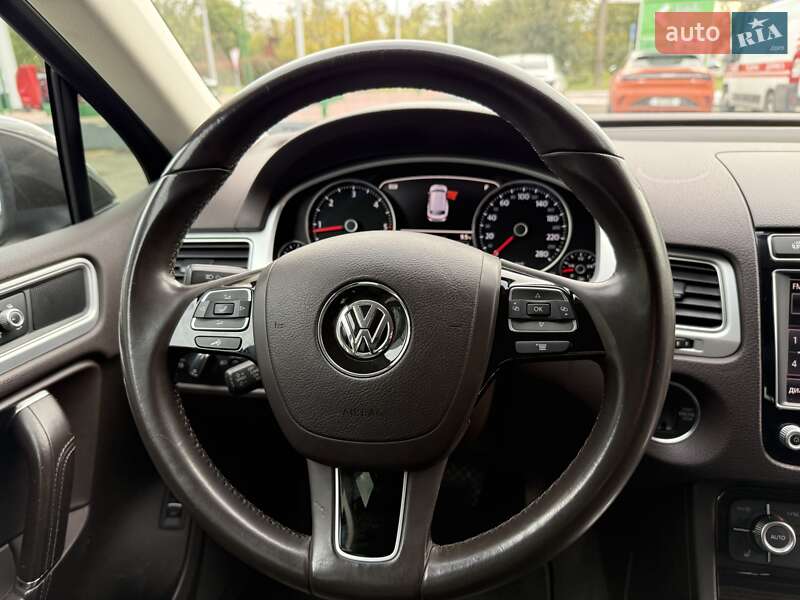 Позашляховик / Кросовер Volkswagen Touareg 2017 в Одесі