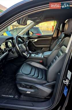 Внедорожник / Кроссовер Volkswagen Touareg 2021 в 