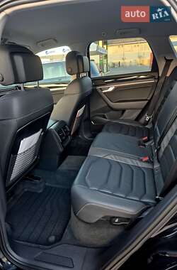 Внедорожник / Кроссовер Volkswagen Touareg 2021 в 