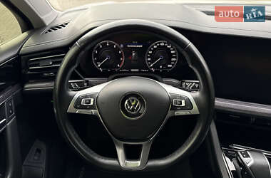 Внедорожник / Кроссовер Volkswagen Touareg 2018 в 