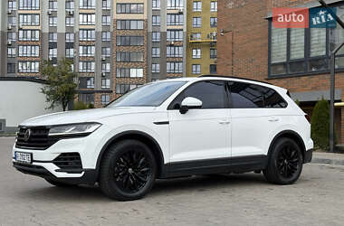 Внедорожник / Кроссовер Volkswagen Touareg 2018 в 