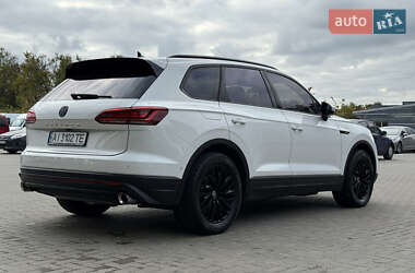 Внедорожник / Кроссовер Volkswagen Touareg 2018 в 