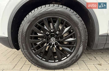 Внедорожник / Кроссовер Volkswagen Touareg 2018 в 