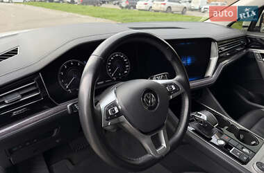 Внедорожник / Кроссовер Volkswagen Touareg 2018 в 