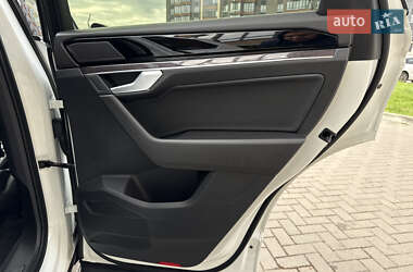 Внедорожник / Кроссовер Volkswagen Touareg 2018 в 