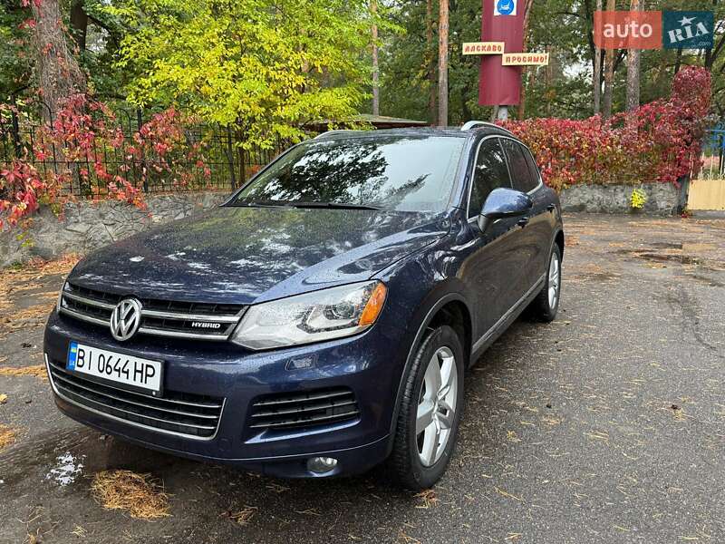 Внедорожник / Кроссовер Volkswagen Touareg 2013 в Полтаве
