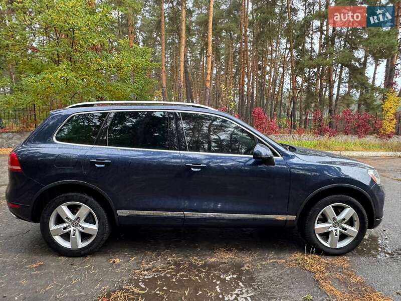 Внедорожник / Кроссовер Volkswagen Touareg 2013 в Полтаве
