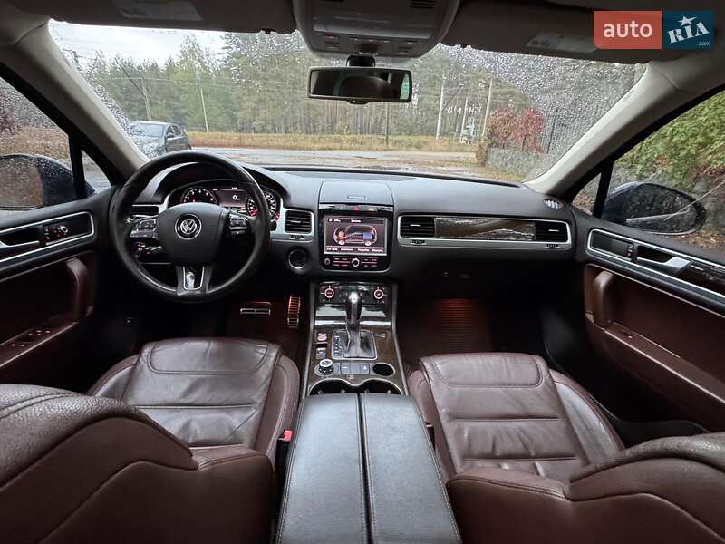 Внедорожник / Кроссовер Volkswagen Touareg 2013 в Полтаве