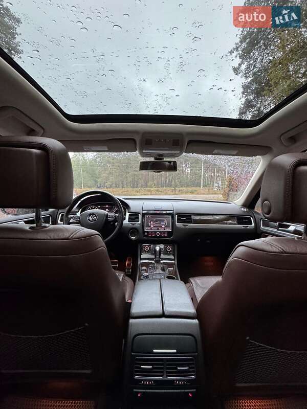 Внедорожник / Кроссовер Volkswagen Touareg 2013 в Полтаве
