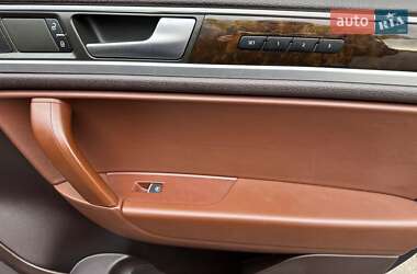 Внедорожник / Кроссовер Volkswagen Touareg 2013 в 