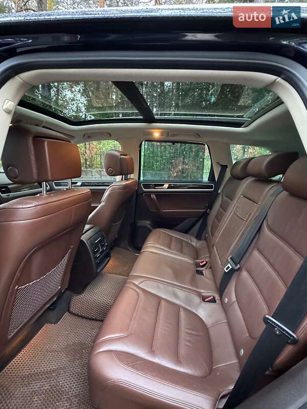 Внедорожник / Кроссовер Volkswagen Touareg 2013 в Полтаве