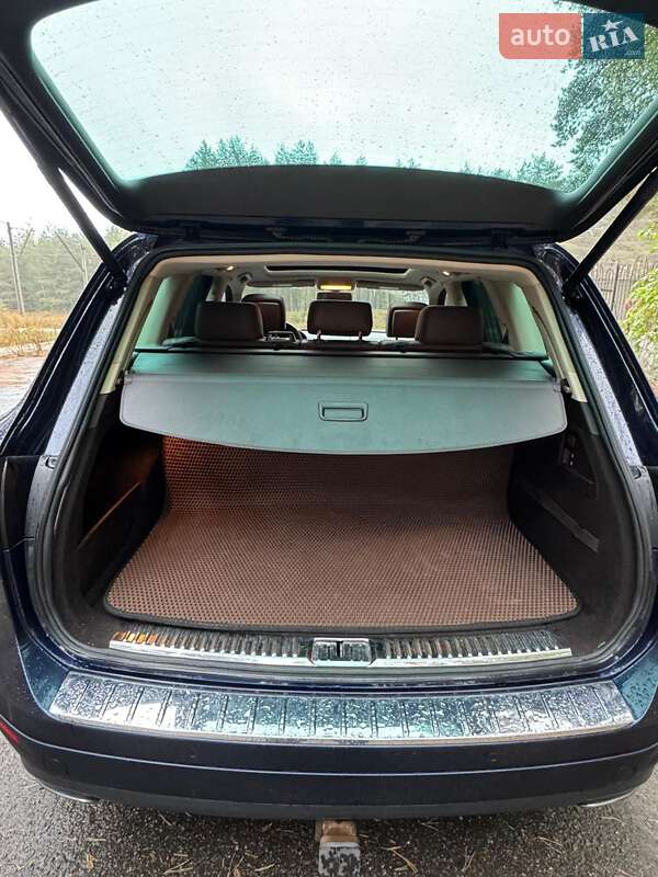 Внедорожник / Кроссовер Volkswagen Touareg 2013 в Полтаве