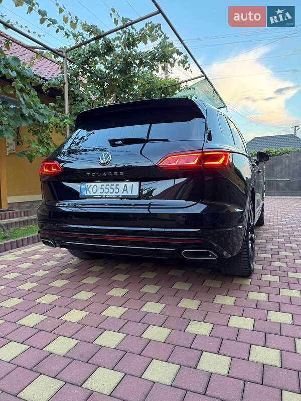 Внедорожник / Кроссовер Volkswagen Touareg 2021 в Иршаве
