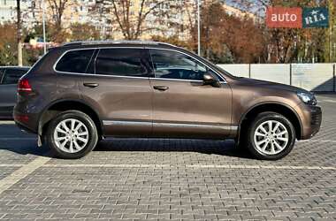 Внедорожник / Кроссовер Volkswagen Touareg 2011 в 