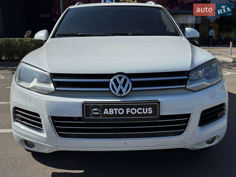 Внедорожник / Кроссовер Volkswagen Touareg 2012 в Киеве