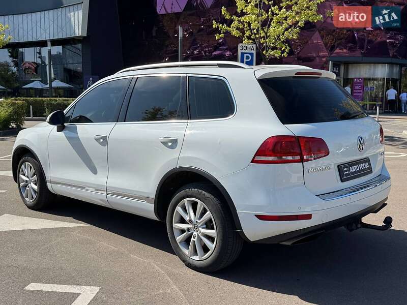 Внедорожник / Кроссовер Volkswagen Touareg 2012 в Киеве