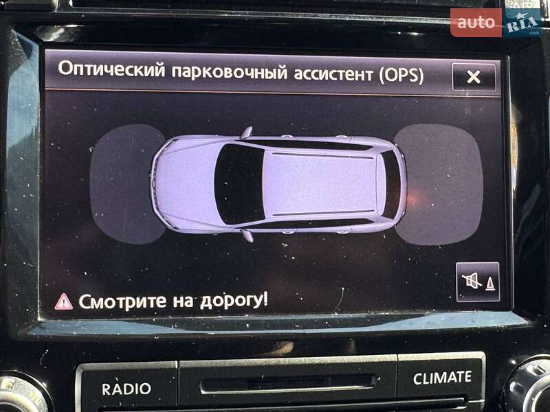 Внедорожник / Кроссовер Volkswagen Touareg 2012 в Киеве