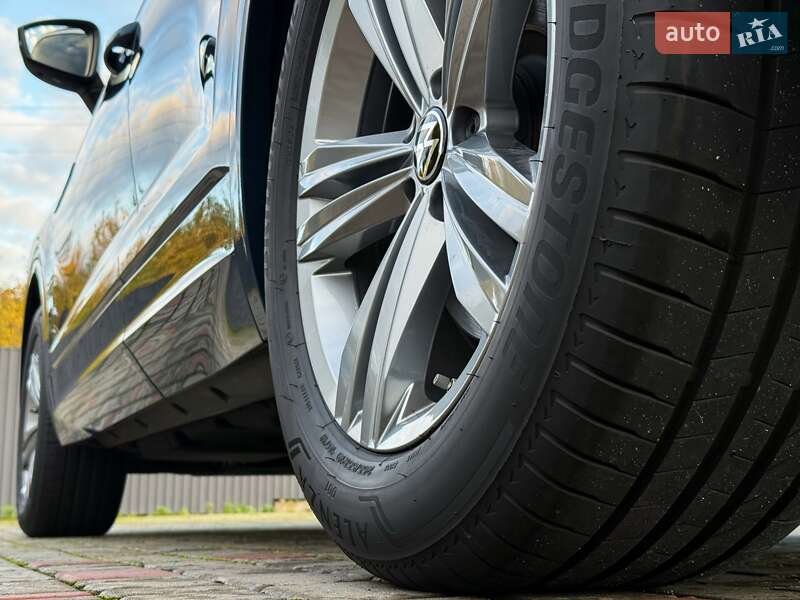 Внедорожник / Кроссовер Volkswagen Touareg 2021 в Луцке