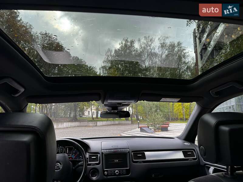 Внедорожник / Кроссовер Volkswagen Touareg 2016 в Тернополе