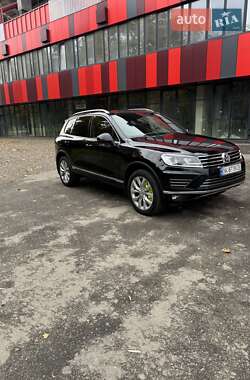Внедорожник / Кроссовер Volkswagen Touareg 2015 в 