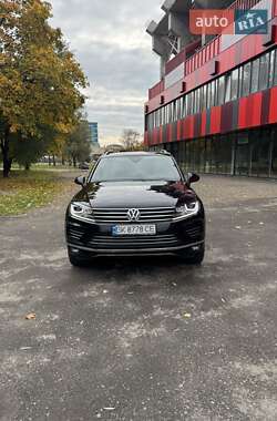 Позашляховик / Кросовер Volkswagen Touareg 2015 в Рівному