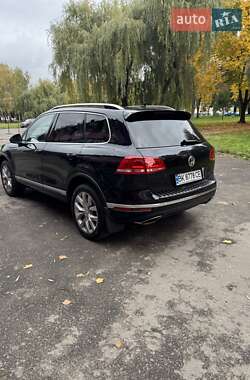 Внедорожник / Кроссовер Volkswagen Touareg 2015 в 