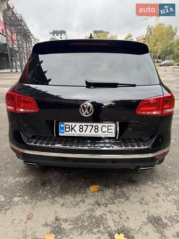 Внедорожник / Кроссовер Volkswagen Touareg 2015 в Ровно